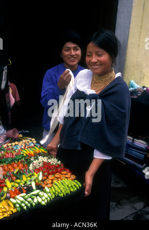 Ecuadorans, ecuadorianischen Volk, Straßenverkäufer, Ipiales Markt, Mercado Ipiales, Calle Sucre, Quito, Provinz Pichincha, Ecuador, Südamerika Stockfoto