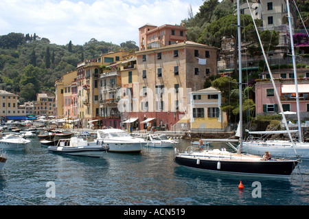 Hafen von Portofino an der ligurischen Küste in Italien Stockfoto