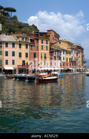 Hafen von Portofino an der ligurischen Küste in Italien Stockfoto