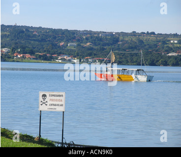 Geben Sie in den See - Brasilia-Brasilien Stockfoto