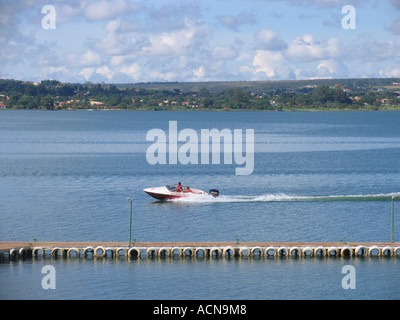 Feuerwehrleute am See - Brasilia-Brasilien Stockfoto