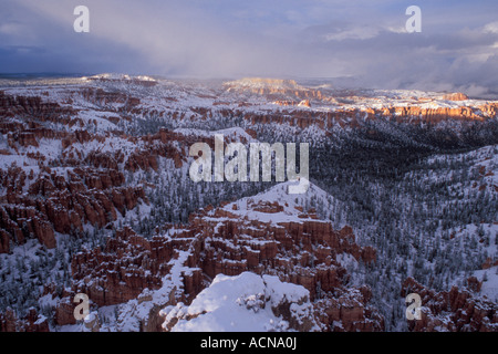 Bryce Canyon Sonnenuntergang nach dem Schneesturm löschen Stockfoto