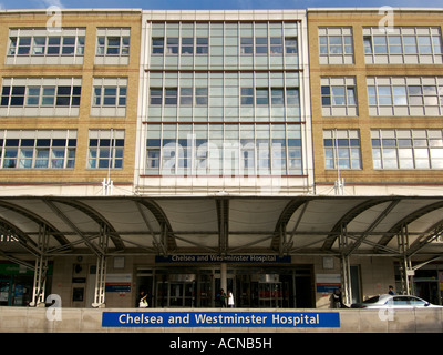 Der Eingang zum Chelsea und Westminster Krankenhaus in Fulham Road in London. Stockfoto