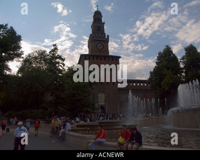 Brunnen vor Castello Sforzesco Mailand Lombardei Italien Stockfoto