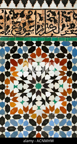 Zellij Mosaiken in der Ali Ben Youssef (Bin Yousuf) Medersa in Marrakesch (Marrakech), Marokko Stockfoto