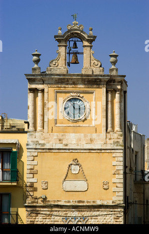 Acquaviva Delle Fonti, Apulien, Italien. La Torre Dell Orologio (Uhrturm) 16thC wiederhergestellt, 1825) Stockfoto