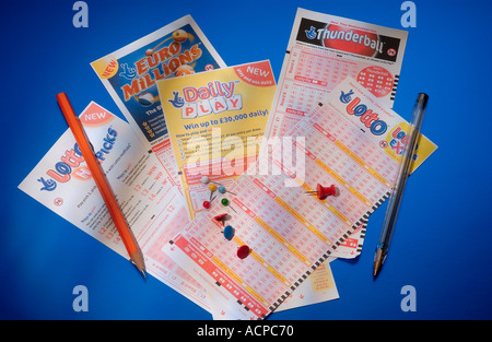 Nationale Lotterie-Spiel zu spielen, Formen und Ticket und Stift Stockfoto