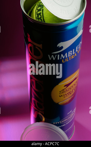 Eine Dose Tennisbälle Slazenger Wimbledon Stockfoto