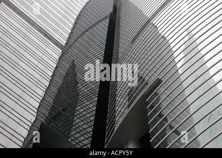 Moderne Architektur zeigt Detail aus Stahl und Glas hohe Aufstieg Bürogebäude im Central Business District von Hong Kong Stockfoto