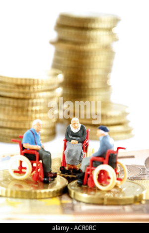 Figuren im Rollstuhl auf Münzen Stockfoto