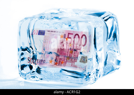 500 Euro-Note im Eisblock Stockfoto