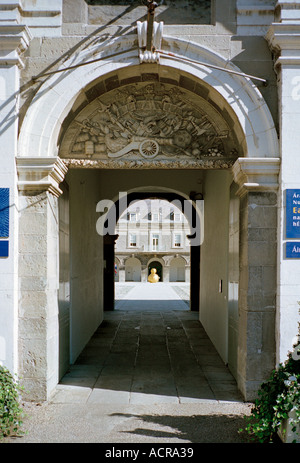 gewölbten Eingang zum zentralen Platz im restaurierten XVII. Jahrhundert Royal Hospital in Kilmainham Dublin Irland IMMA Stockfoto