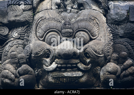 Kopf eines Hindu Dämonen über den Tempel von Candi Kidal in der Nähe von Malang im östlichen Java Indonesien Stockfoto