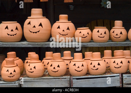 Jack-o-Laternen in einem Verkaufsladen Stockfoto