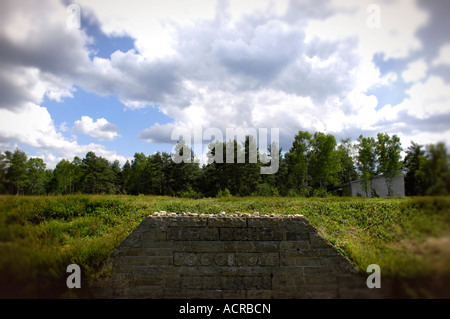 Hier Ruhen 500 Toten hier liegt 500 Toten Tribut Steinen Massengrab Bestattung Bergen-Belsen senken Sachsen Deutschland deutsche Deutsch Stockfoto