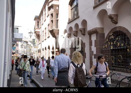 Rathausgasse und Bächle, Freiburg, Deutschland Stockfoto