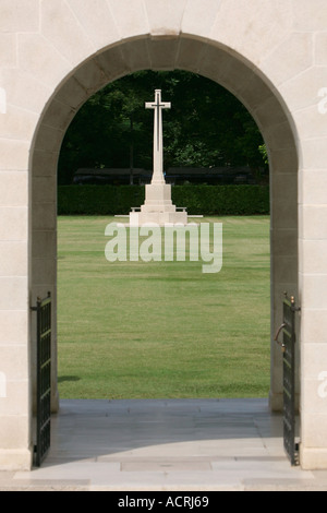 Eingang zum Kanchanburi Soldatenfriedhof Kanchanaburi Thailand Stockfoto