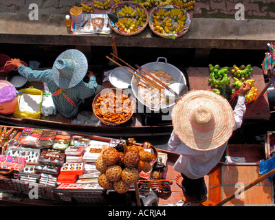 Schwimmende Touristenattraktion Markt Damnoen Saduak in der Nähe von Bangkok Thailand Stockfoto