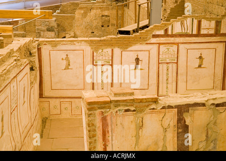 Fresken auf den Wänden der Terrassenhäuser in Ephesus, Türkei. Stockfoto