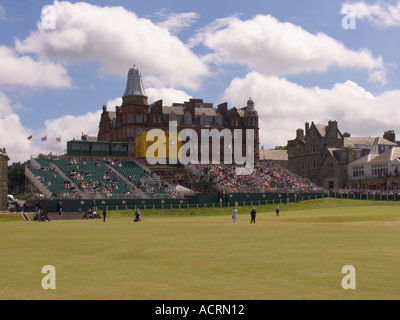 St Andrews in Richtung 18. Grün und Clubhaus 2005 British Open Finaltag Stockfoto
