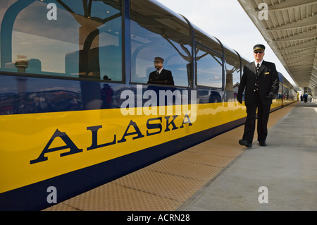 Alaska Railroad Pkw und Kapellmeister am Flughafen Anchorage train Depot Anchorage in Alaska Stockfoto