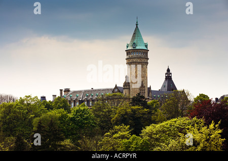 Die BCEE Gebäude über das Tal der Petrusse in Luxemburg-Stadt Stockfoto