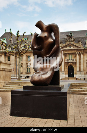 Mutter und Kind aus bronze-Skulptur von Henry Moore in Luxemburg-Stadt Stockfoto