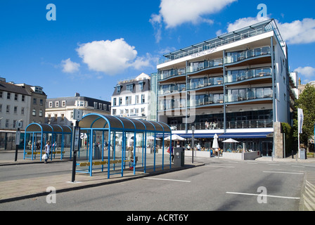 dh-Brückenwaage ST HELIER JERSEY Royal Yacht Hotel-Gebäude und Bushaltestellen Bahnhof Stockfoto