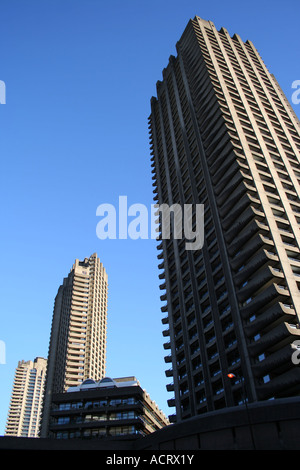 Lauderdale Turm mit Shakespeare-Turm und Cromwell Barbican London August 2007 Stockfoto