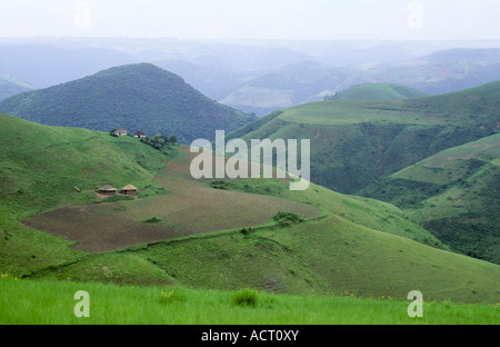 Transkei Szene Hügel und Xhosa Hütten Lusikisiki Transkei E Kapprovinz in Südafrika Stockfoto