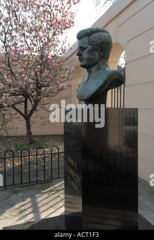 London-Büste von Jacques Lipchitz Skulpturen errichtet zur Erinnerung an Präsident John f. Kennedy Stockfoto