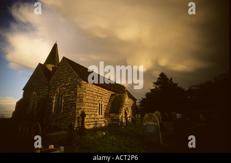 St. Mary s Kirche niedriger Higham Stockfoto