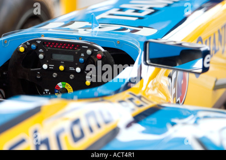 Renault R26 2006 Formel 1 1-Rennwagen-Cockpit und Lenkrad Stockfoto