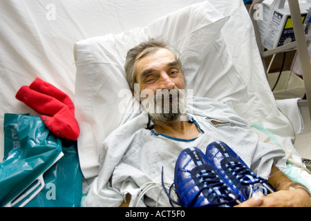 Thomas Anderson 53 Jahre alte Vietnam Tierarzt 26 Jahre obdachlos erholt sich im Krankenhaus nach der Exposition Stockfoto