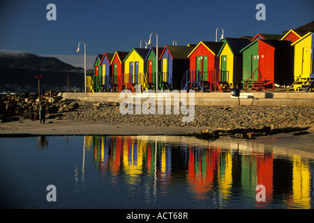 Bunte Strand Umkleidekabinen am St James Beach St James Beach Western Cape Südafrika Stockfoto