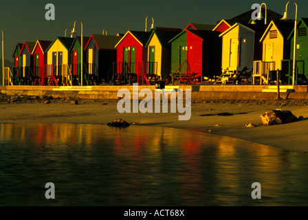 Bunte Strand Umkleidekabinen am St James Beach St James Beach Western Cape Südafrika Stockfoto