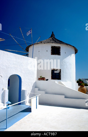 Windmühle Fira Thira Phira Stadt griechischen Kykladeninsel Santorin Ägäis Griechenland Europa Stockfoto