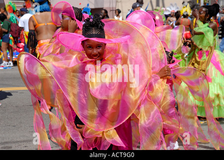 "Junges Mädchen im rosa Kostüm, ^ Carnaval, San Francisco" Stockfoto