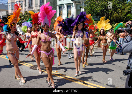 "Tanzende Mädchen, ^ Carnaval, San Francisco" Stockfoto