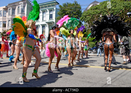 "Tanzende Mädchen, ^ Carnaval, San Francisco" Stockfoto