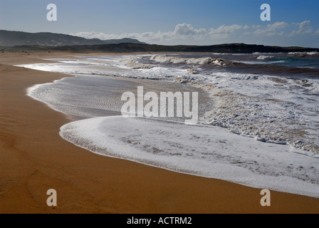 Surfen Sie auf abgelegenen drei Meile Moomomi Strand Molokai Stockfoto