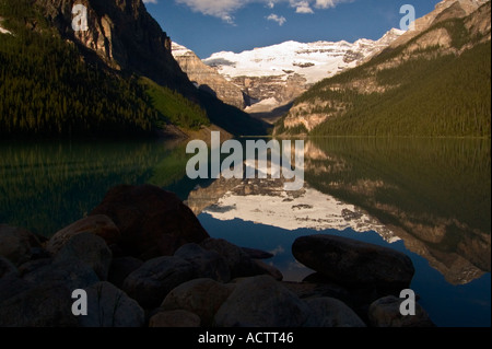 Lake Louise Reflexionen Banff Nationalpark Alberta Kanada Stockfoto