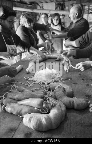 Die jährliche Schlachten des Schweins getan die traditionelle Art Pyrenäen Spanien Stockfoto