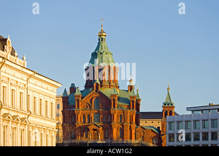 Ein Blick auf die imposante Uspenski-Kathedrale in Katajanokka Stadtteil von Helsinki in Finnland. Stockfoto