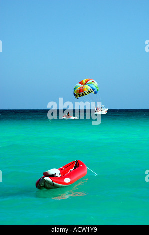 Parasailing auf Miamis South Beach Florida USA Stockfoto