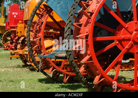 Antike Traktoren im Kibbuz Dgania Nordisrael angezeigt Stockfoto