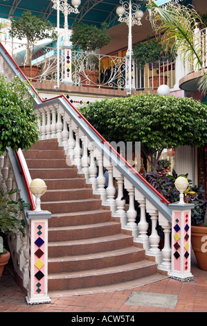 Kunstvollen Dekor in einem Einkaufszentrum in Oranjestad, Aruba, Niederländische Antillen. Stockfoto