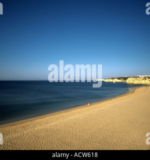 PORTUGAL ALGARVE ARMACO DE PERA STRAND UND DEN ATLANTISCHEN OZEAN Stockfoto