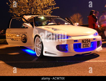 Modded Honda Civic Coupe mit unter Auto Neons Stockfoto