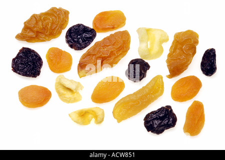 gemischte Mischung aus getrockneten Früchten Obst Pfirsiche Aprikosen Pflaumen Äpfel, Rosinen, Trauben ausgeschnitten Stockfoto